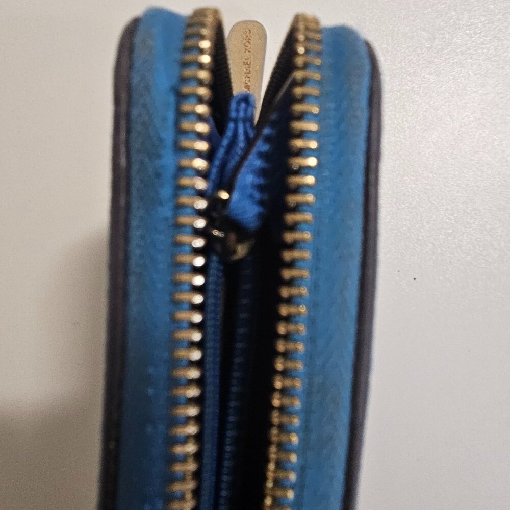 Michael Kors Saffiano Leather Zippy Wallet - Two Tone Blue - Picture 10 of 13